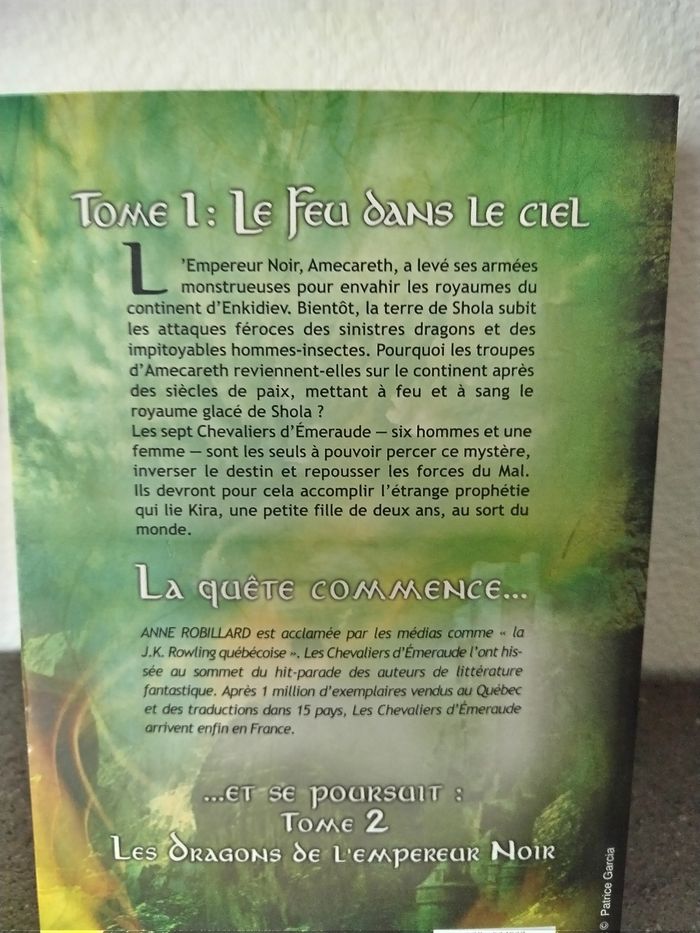 Livre "Les Chevaliers d'Émeraude" Neuf - photo numéro 2