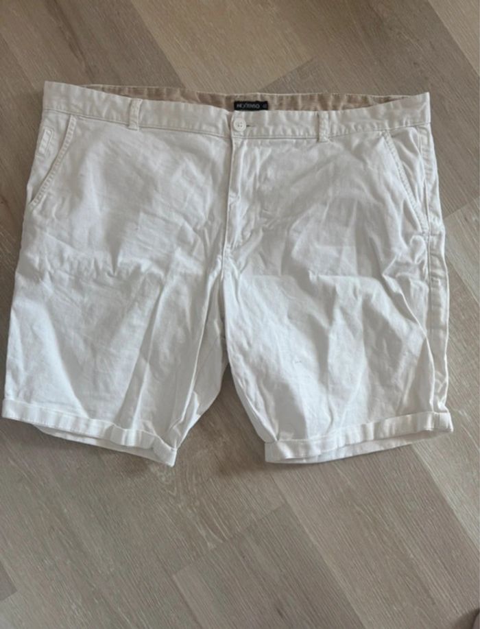 Short Chino