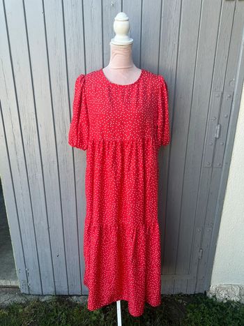 Robe longue d’été légère rouge à pois blancs