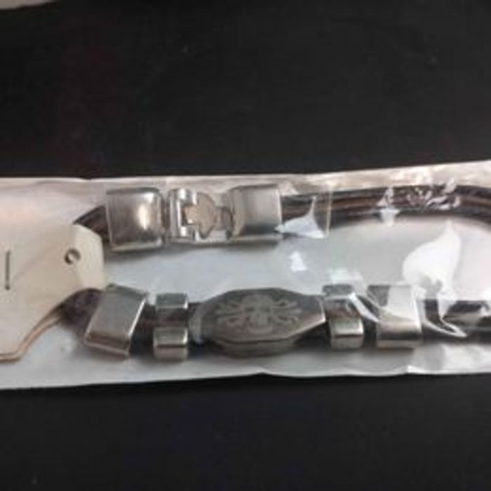 Bracelet avec tête de mort - photo numéro 2