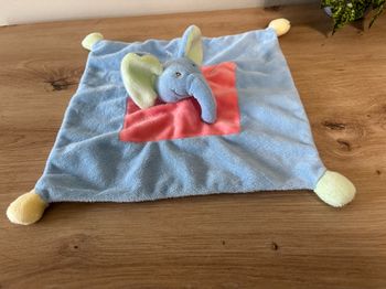 Neuf doudou plat éléphant bleu rose vert kiabi