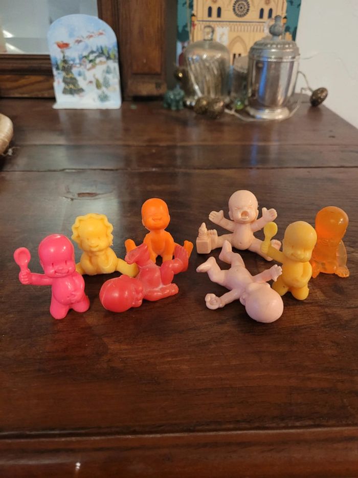 Vends lot de 8 babies 90s