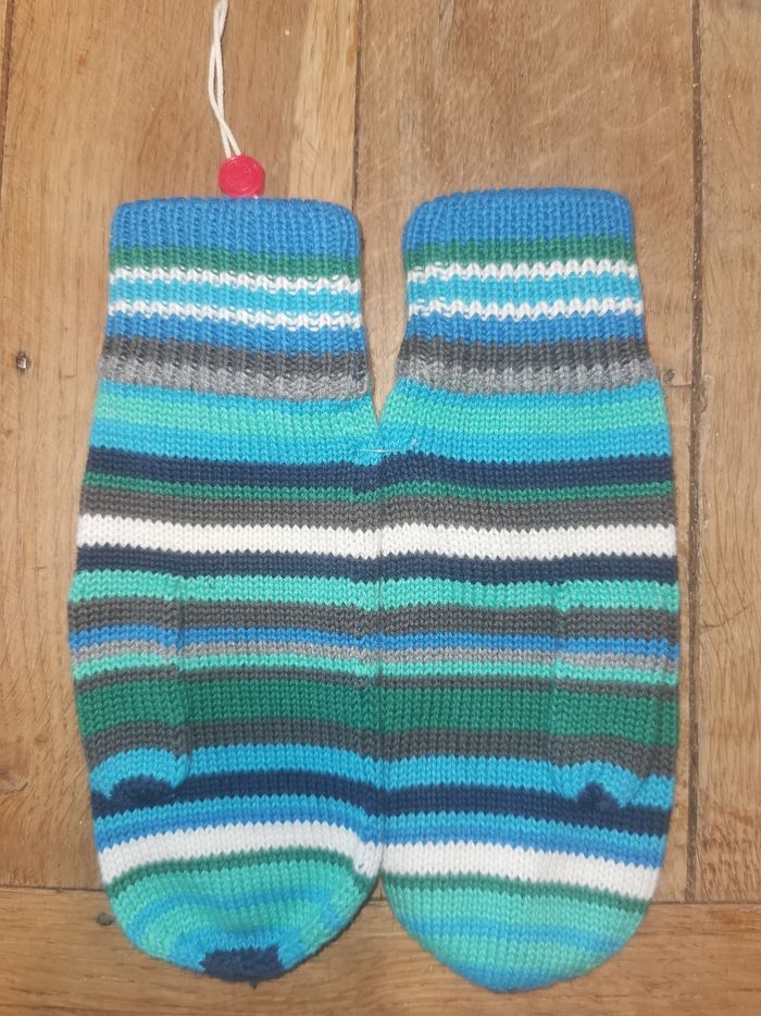 Moufles esprit 10/12 ans neuves - photo numéro 2