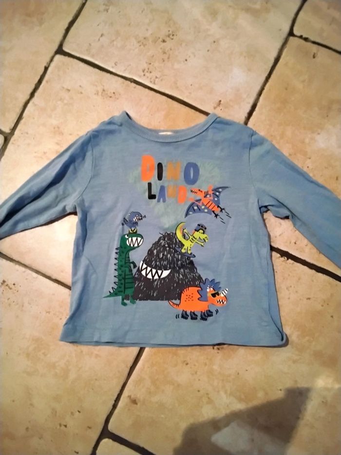 Lot de 4 t-shirts taille 24 mois - photo numéro 3
