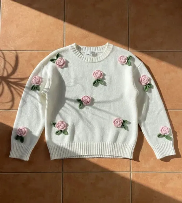 Pull blanc brodé fleurs roses en relief, taille M, style cozy bohème chic