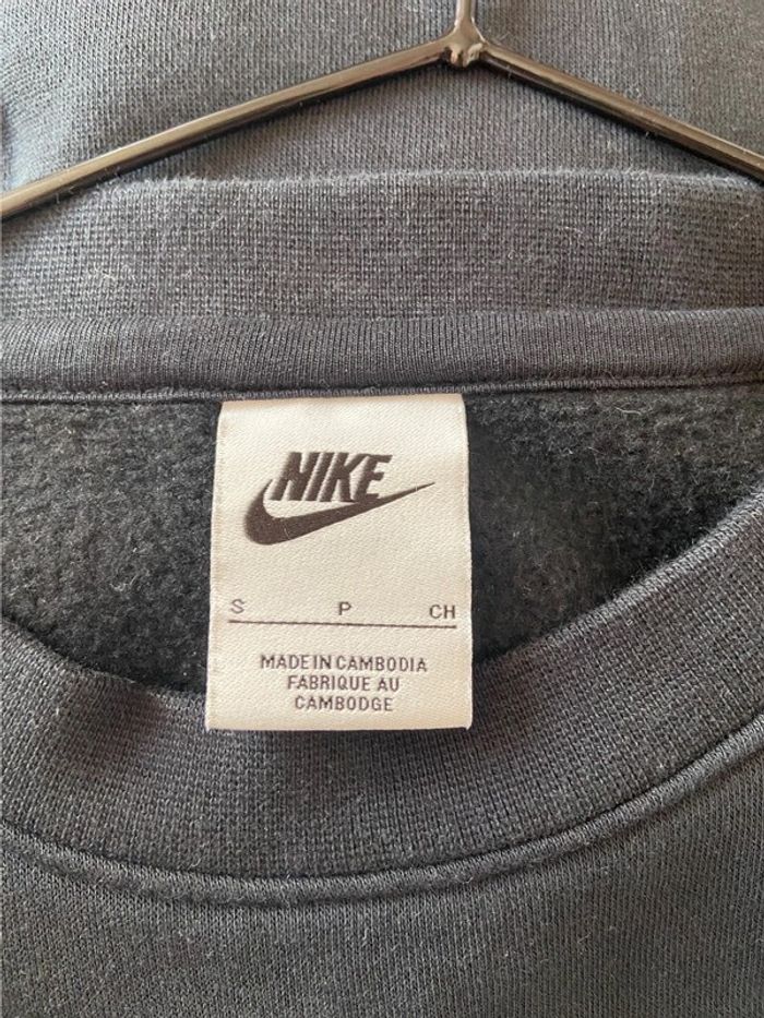 Pull Nike neuf - photo numéro 3