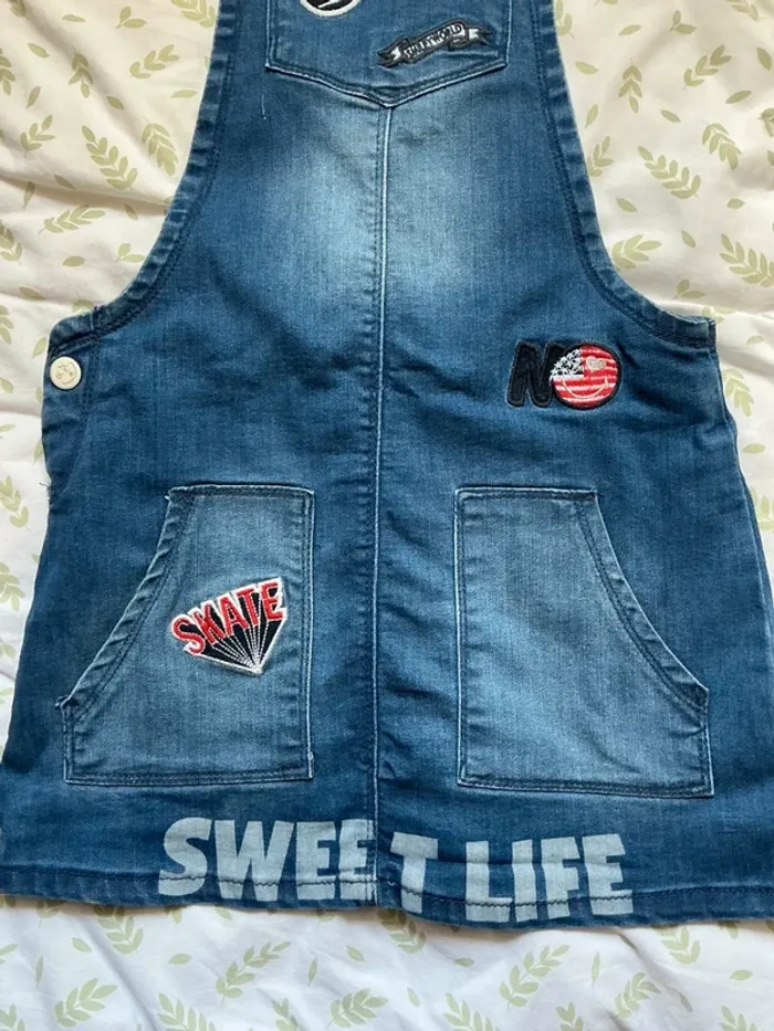 robe salopette en jean bleu avec écussons 10 ans smiley - photo numéro 3