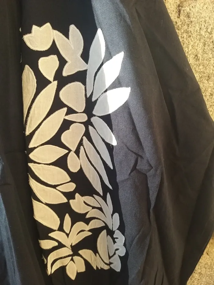 Chemise bleue marine avec manches brodées - photo numéro 2
