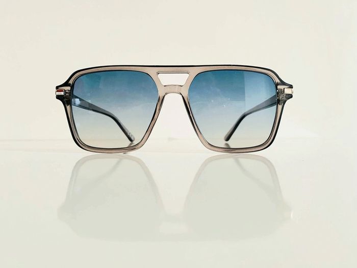 Lunette de soleil mixte grise transparente verres bleus dégradés UV protection catégorie 2 - photo numéro 6