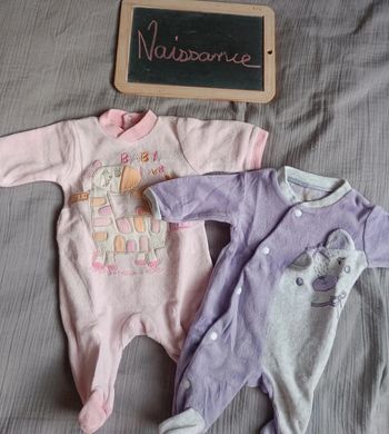 Lot de 2 pyjamas taille naissance en très bon état