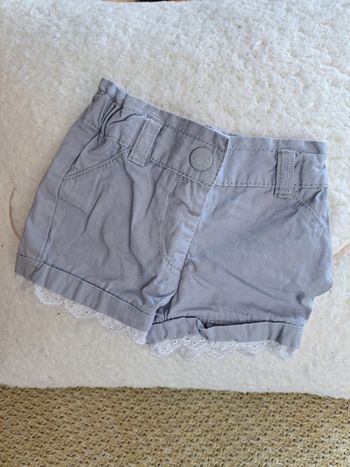 Short gris bord dentelle