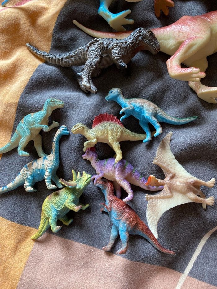 Lot dinosaures - photo numéro 2