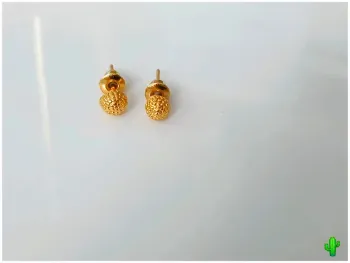 Boucles d’oreilles clous à boule texturée – style discret et élégant