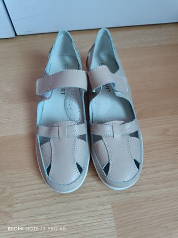 Ballerines beige cuir Damart neuves p.37