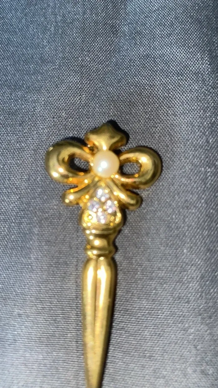Broche neuve de qualité - photo numéro 2