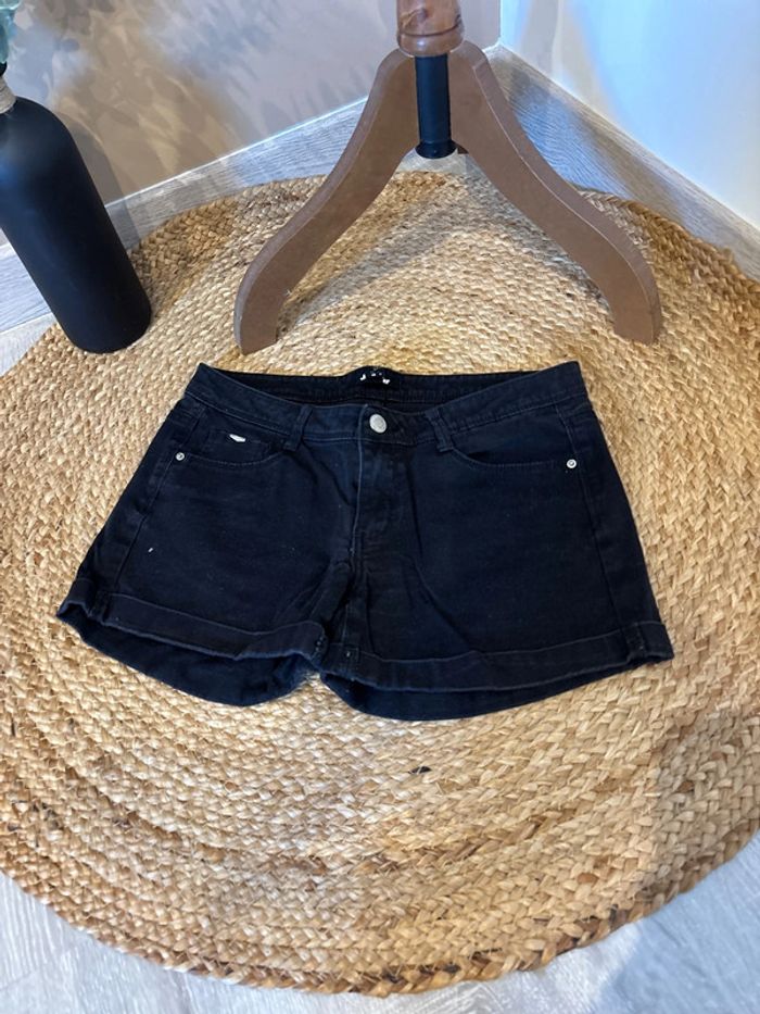 Short femme Jennyfer taille 36 - photo numéro 2