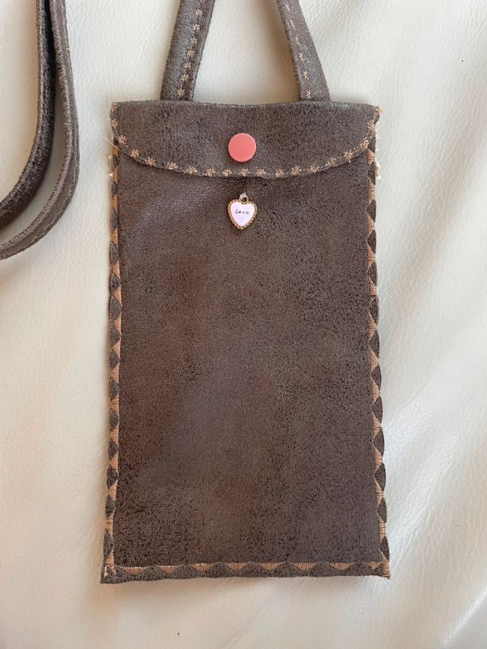 Joli pochette sac bandoulière pour 📞 portable neuve en suédine marron - photo numéro 18