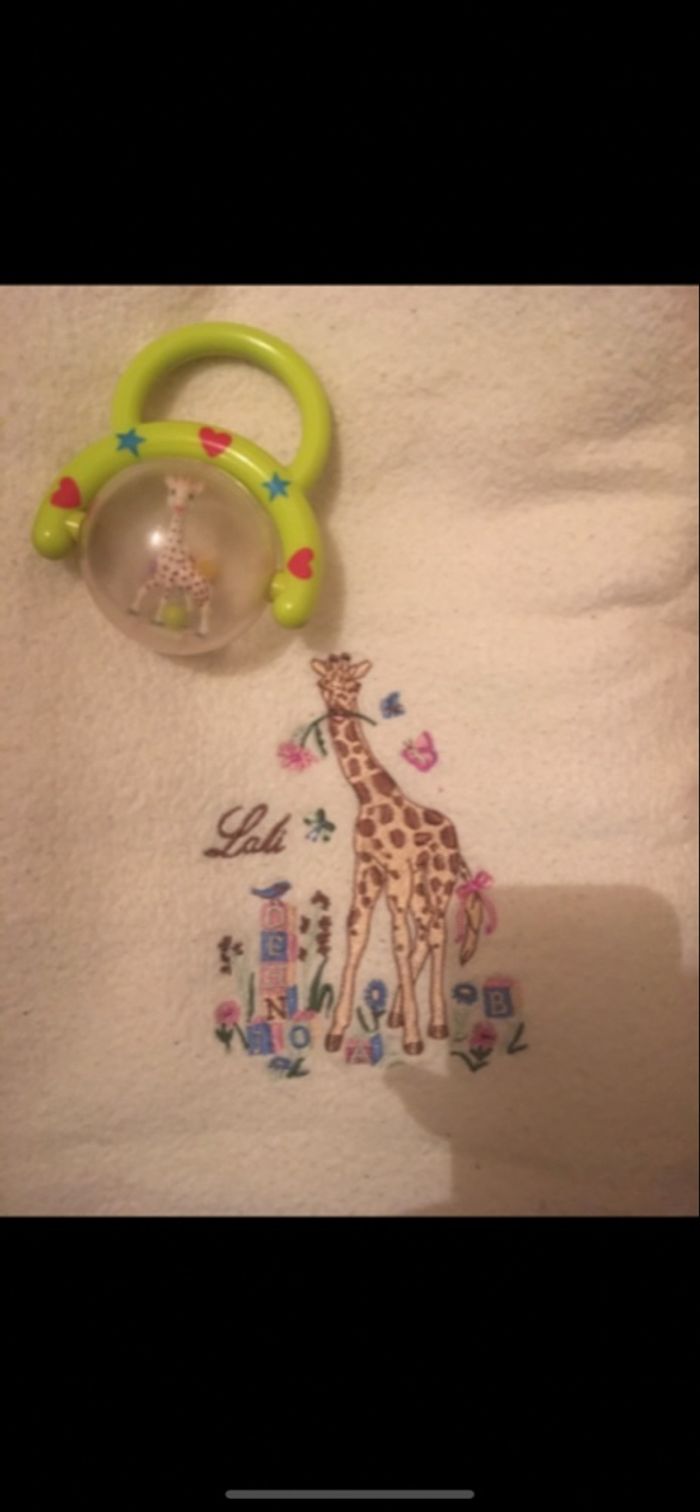 Lot girafe un plaide un hochet et une gigi encore bonne état mais beaucoup servis