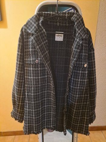 Veste noire et blanche