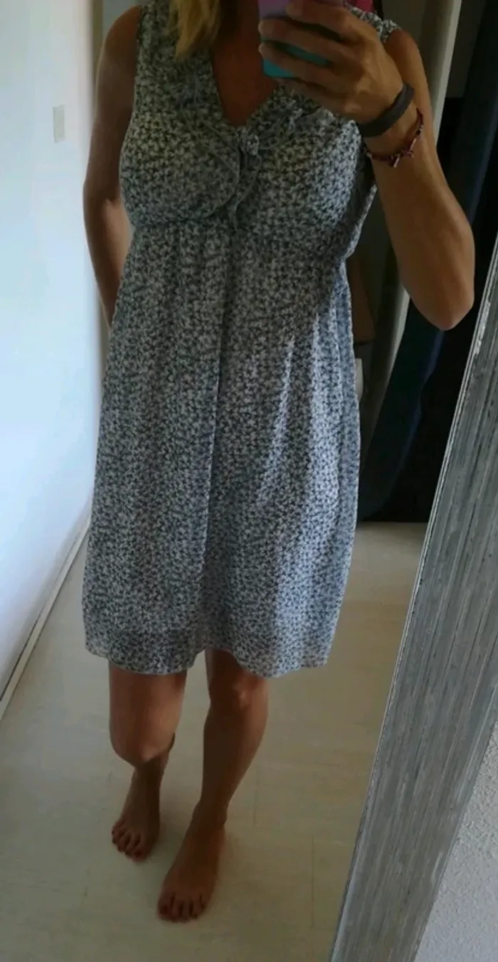 Robe grise et blanche - photo numéro 3