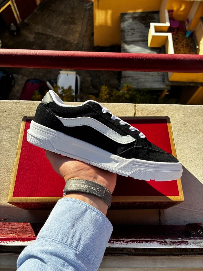 Vans Hylane Black White - Taille 37 - Neuves - photo numéro 3