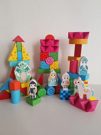 Jeu de construction et figurines licorne en bois