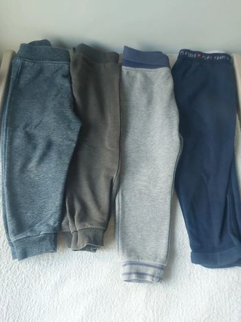 Lot 4 joggings 24 mois