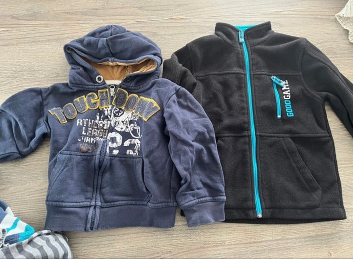 Lot pulls 5 ans - photo numéro 4