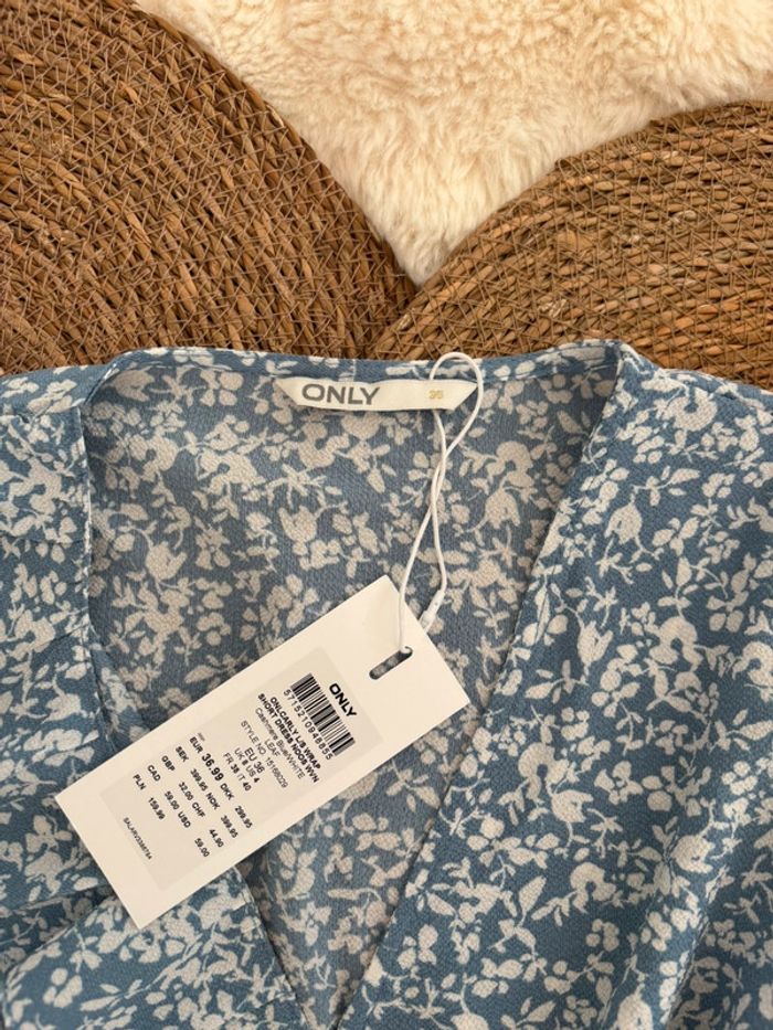 Robe bleue à motifs portefeuille taille 36 Only - photo numéro 2