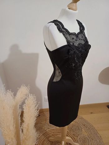 Robe noire chic avec strass et dentelle taille XS 34