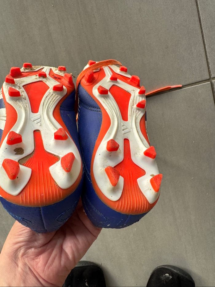 Chaussures de foot Adidas pointure 31 - photo numéro 3