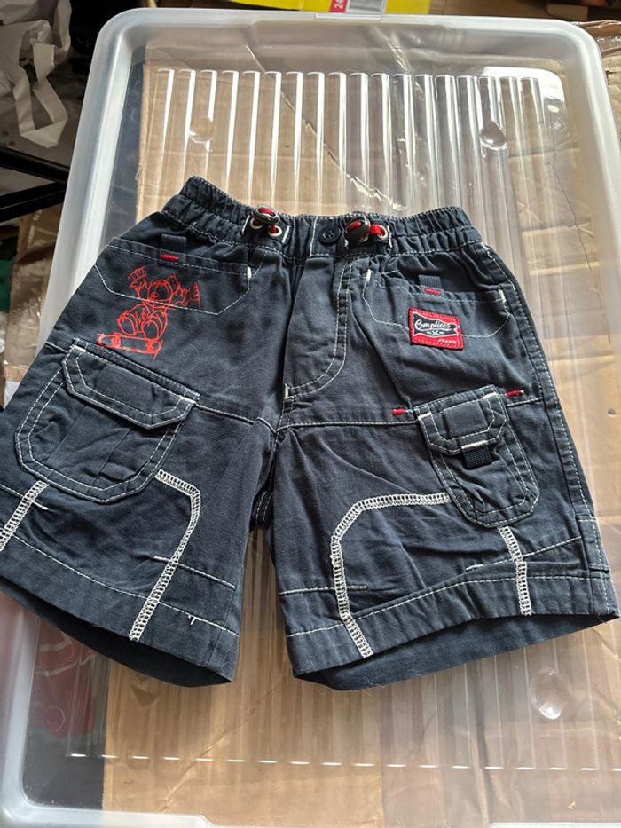 Short bleu