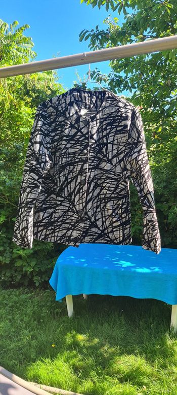 veste grise et noir velours motifs en 3d