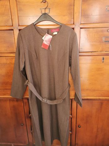 Robe neuve daxon 42