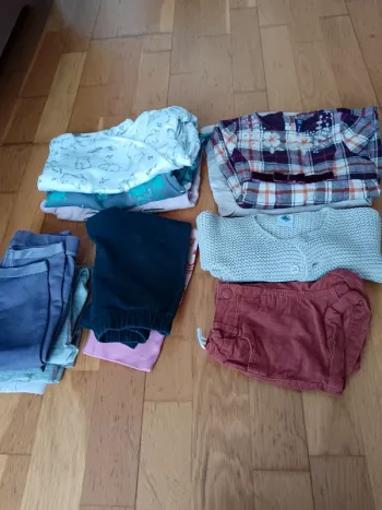 Lot de 15 vêtements fille en 12 mois