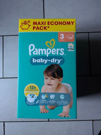 136 couches Pampers T3