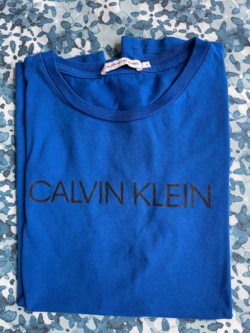 TEE shirt Calvin Klein 16 ans