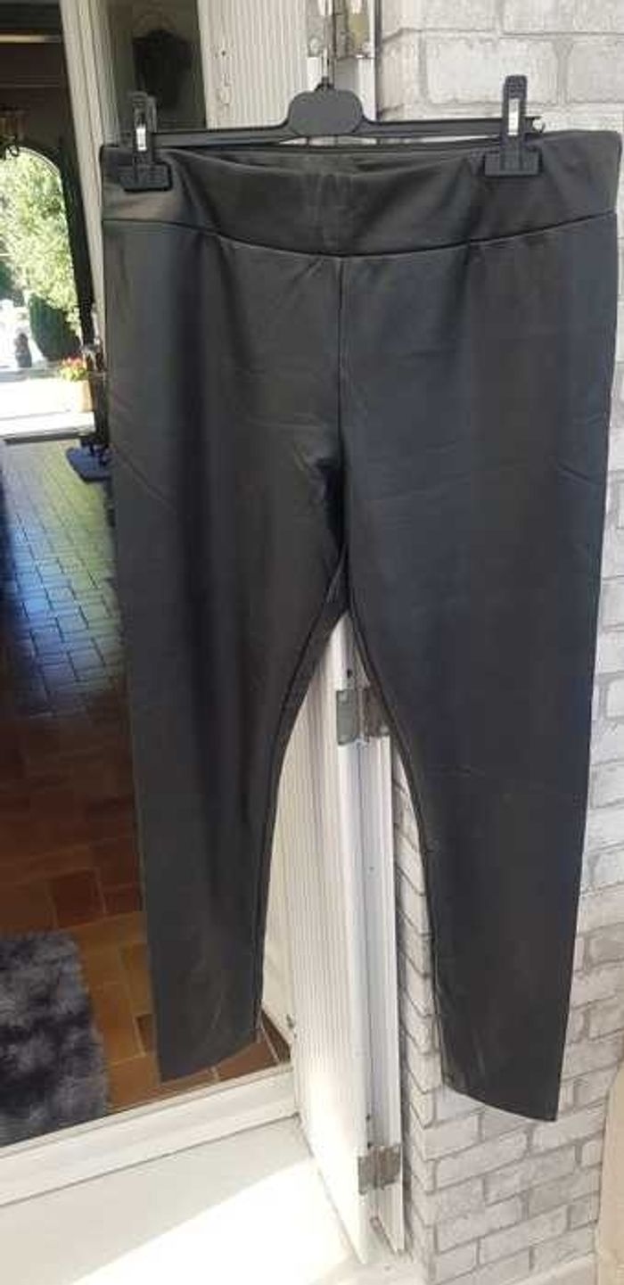 Pantalon noir large . - photo numéro 5