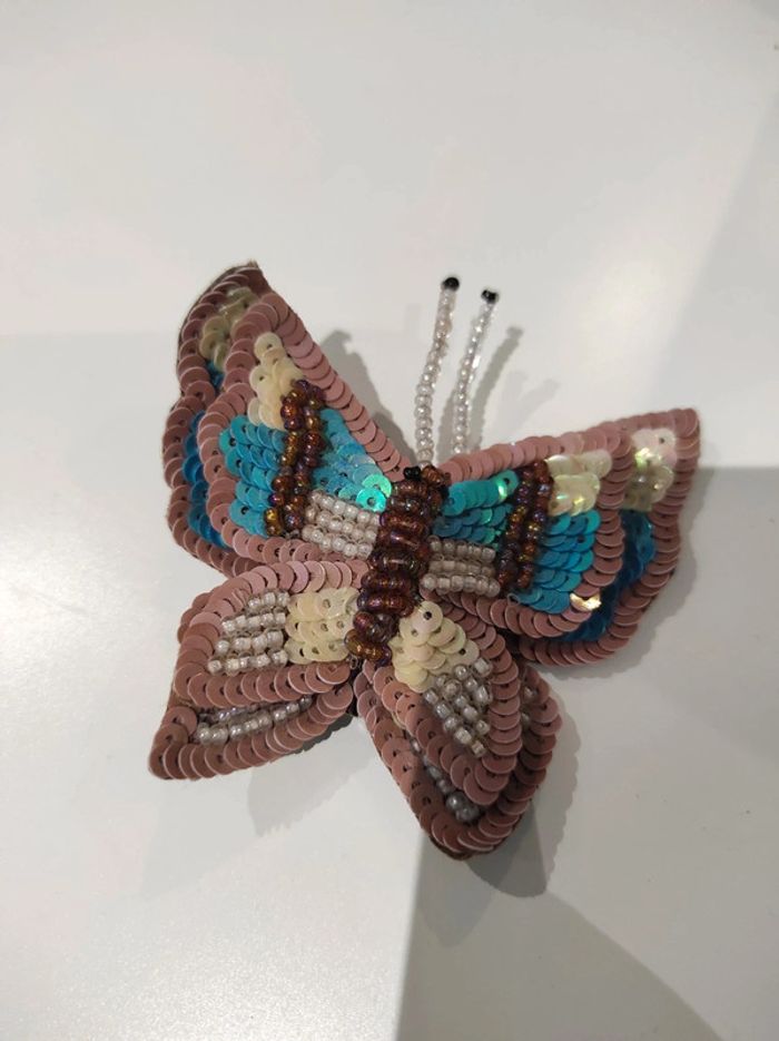 broche papillon perle tbe