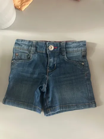 Short fille