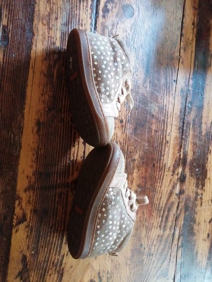 Chaussures en cuir pointure 22 - photo numéro 4
