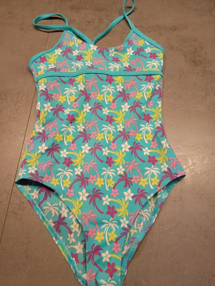 Vends lot de 2 maillots de bain 1 pièce nabaiji et tribord taille 10 ans. - photo numéro 7