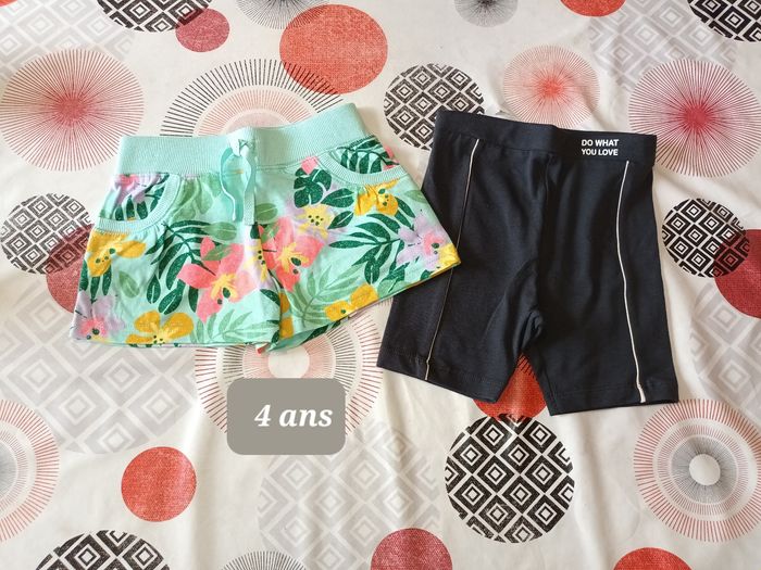 Lot 2 shorts élastiques Neuf taille 4 ans 👧 - photo numéro 1