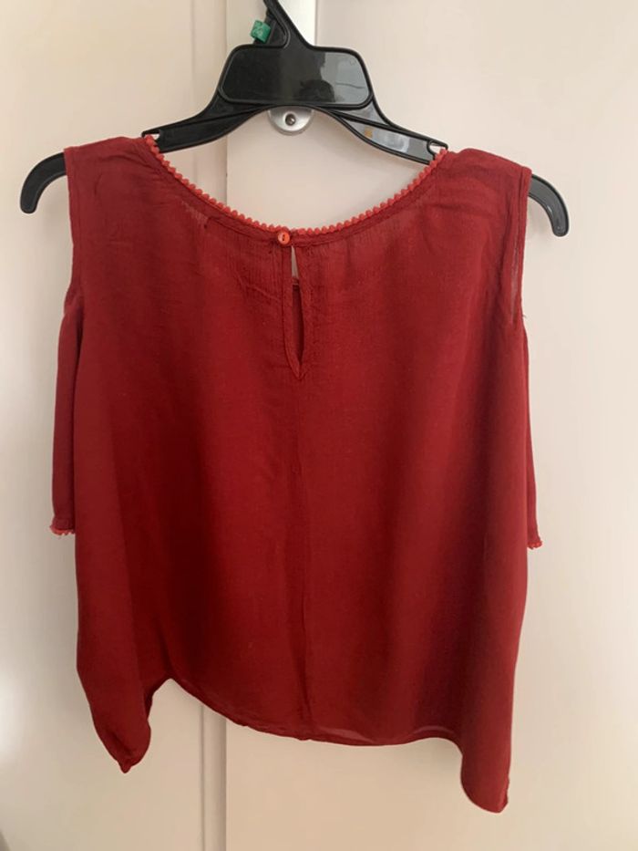 Jolie blouse Bordeaux avec manche retombante sur les épaules - photo numéro 4