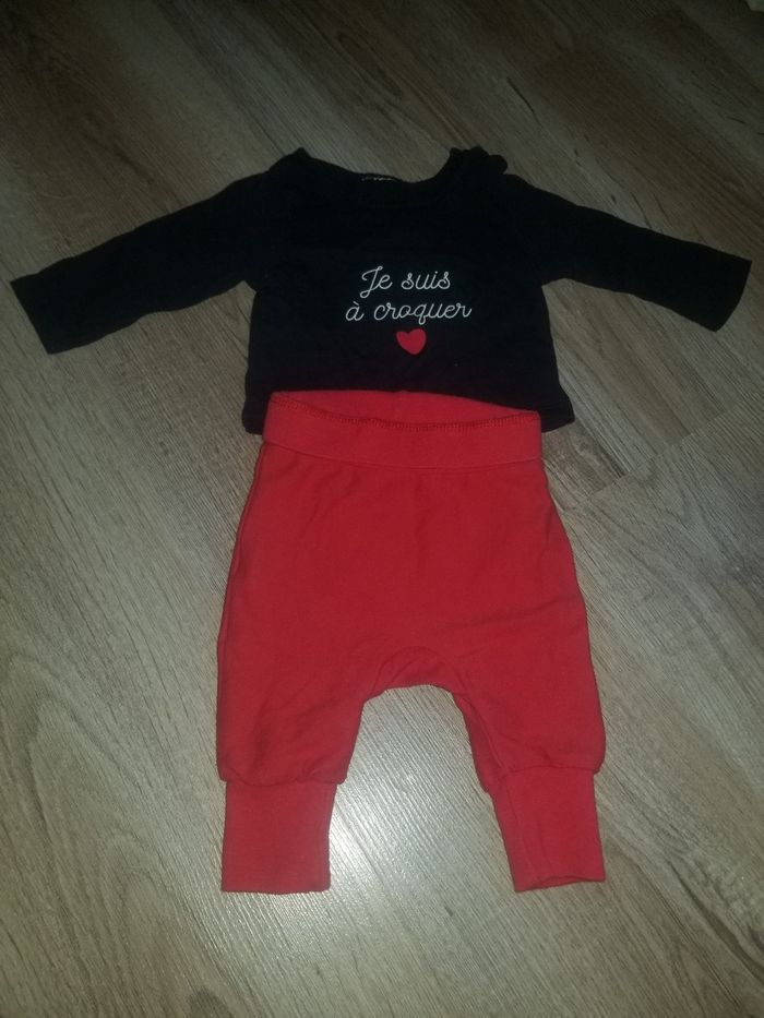 Ensemble tee-shirt et pantalon