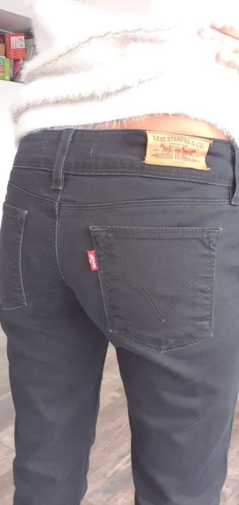 Jean Levi's 571 slim fit w28 l32  taille 36 en très bon état