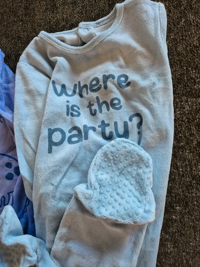2 pyjamas - photo numéro 2
