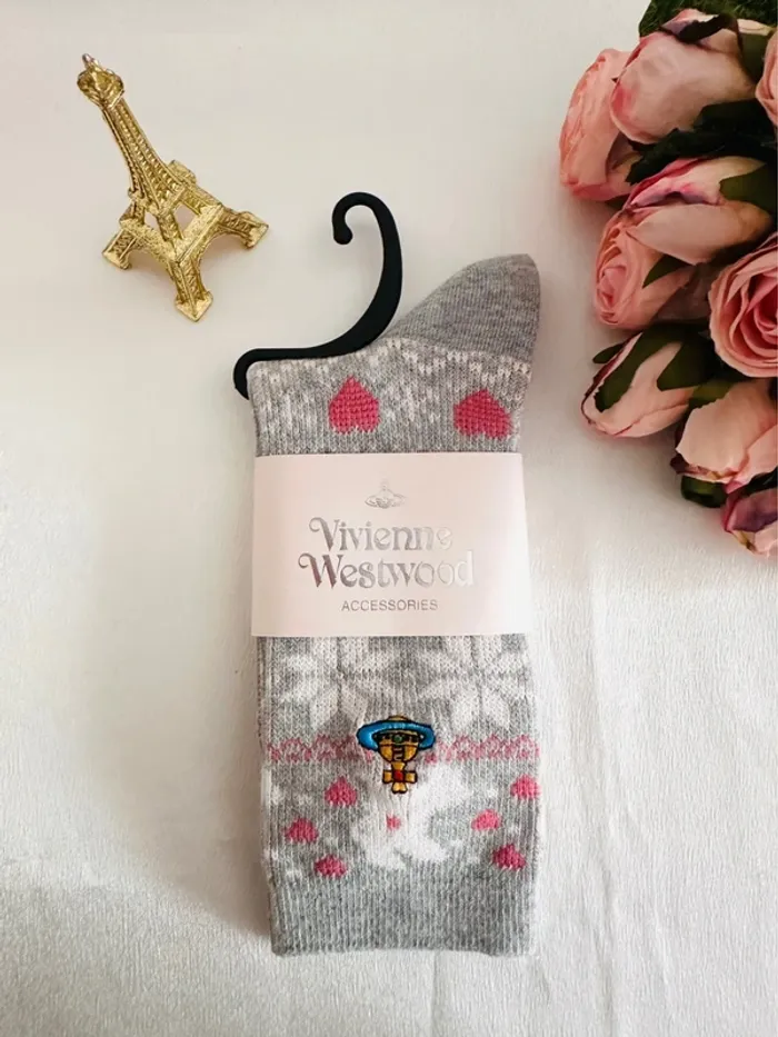 🐇Chaussettes Vivienne Westwood grises à motif lapin blanc, cœurs roses et flocons de neige - photo numéro 2