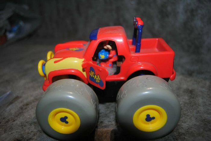 figurine gadget mickey magazine disney voiture big foot mickey - photo numéro 2