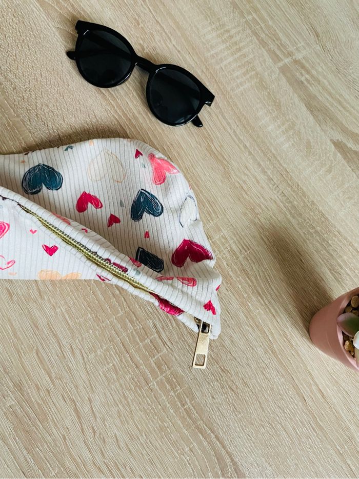 Pochette / trousse blanche à cœurs multicolores - photo numéro 2
